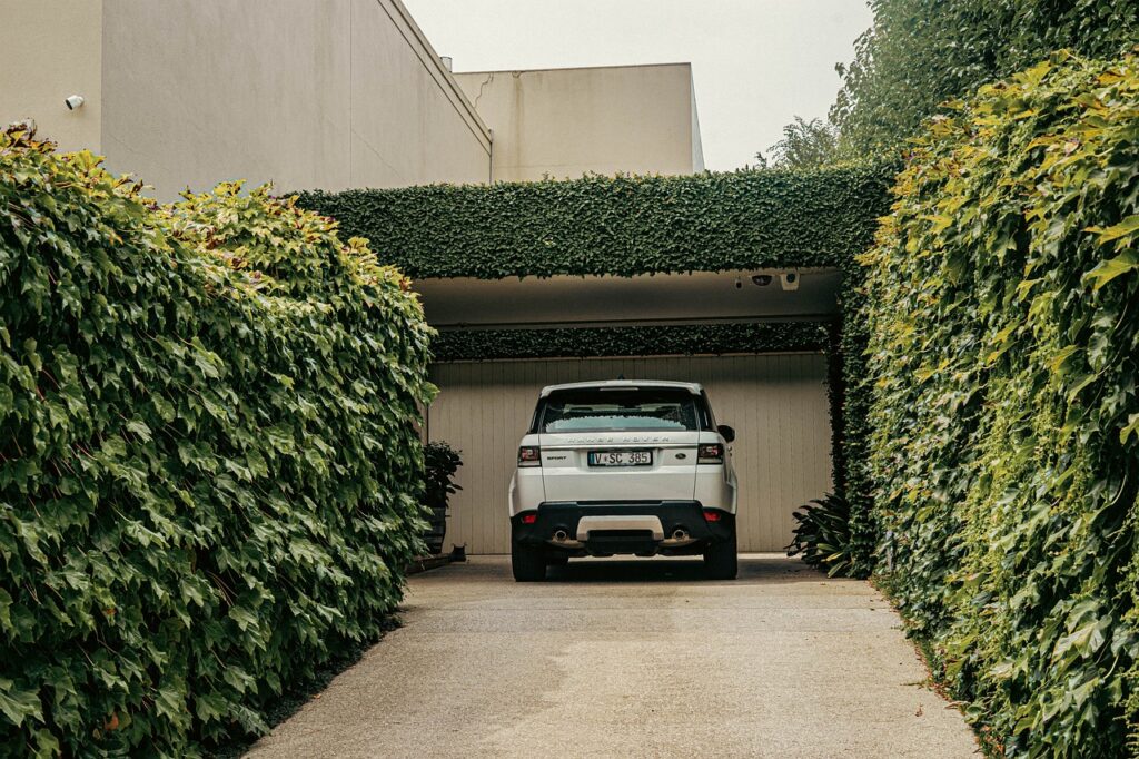 Tour d’horizon : Les avantages d’un garage toit terrasse pour votre véhicule